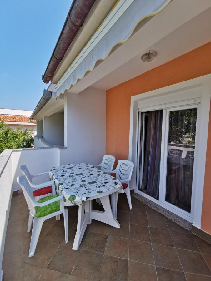 Apartment Martina Banjol Exterior photo