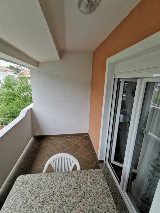 Apartment Martina Banjol Exterior photo