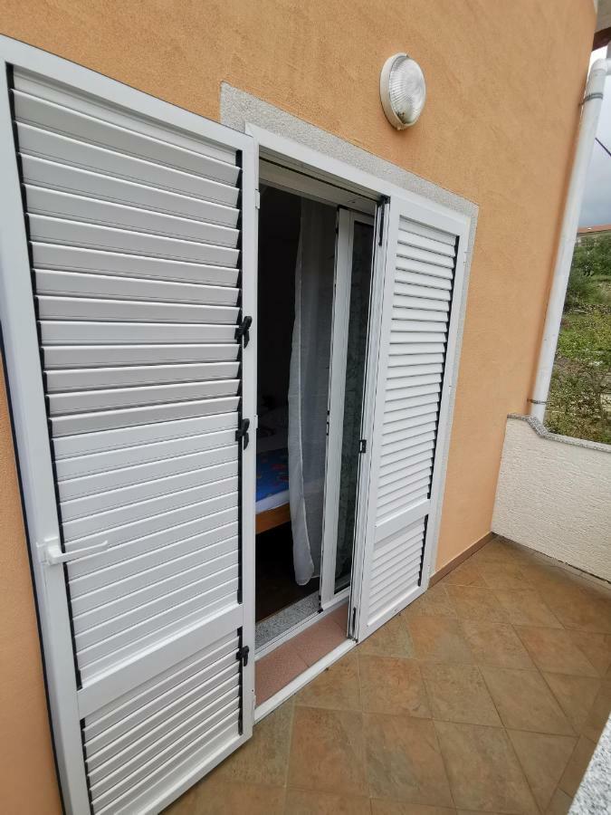 Apartment Martina Banjol Exterior photo