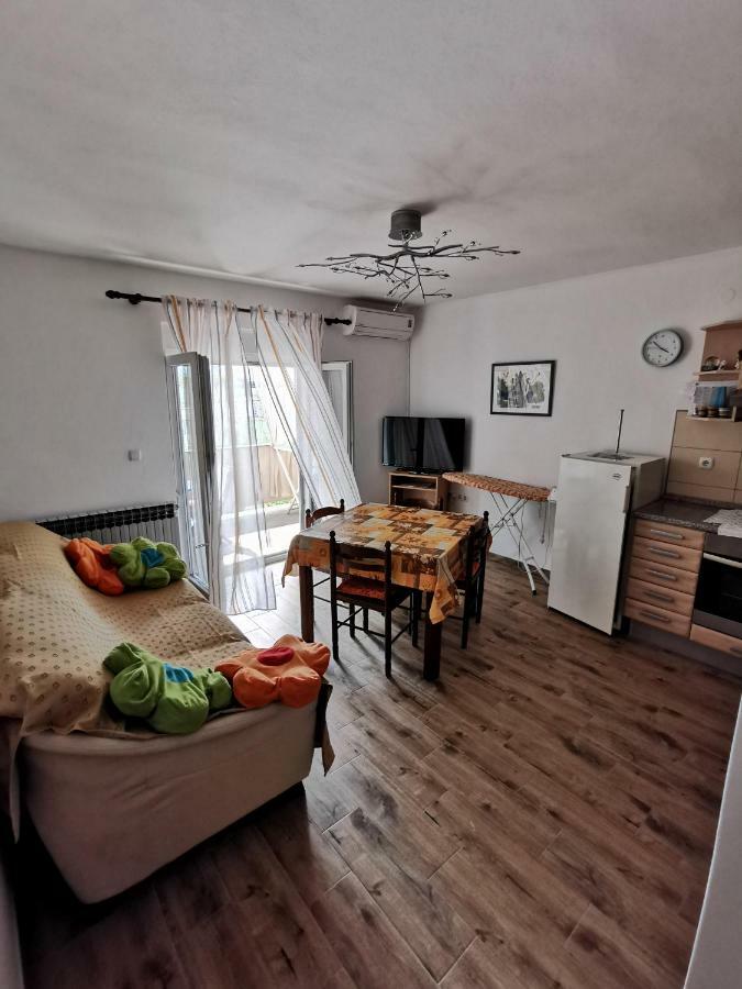 Apartment Martina Banjol Exterior photo